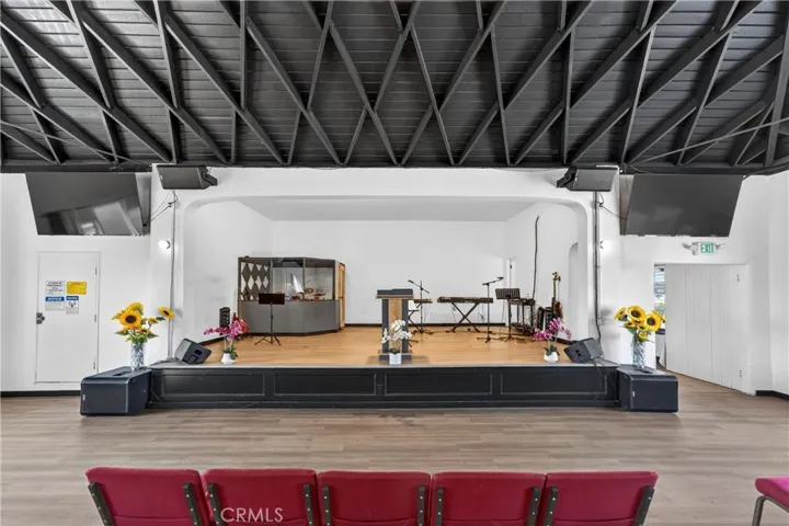7101 Menlo, Los Angeles, California 90044
