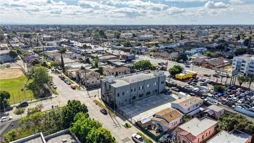 7101 Menlo, Los Angeles, California 90044