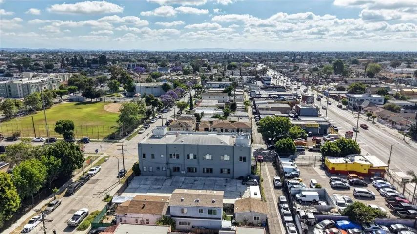 7101 Menlo, Los Angeles, California 90044