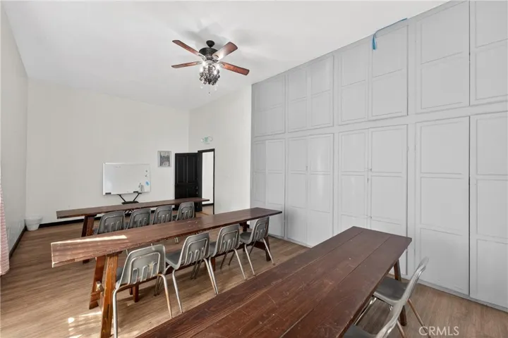 7101 Menlo, Los Angeles, California 90044