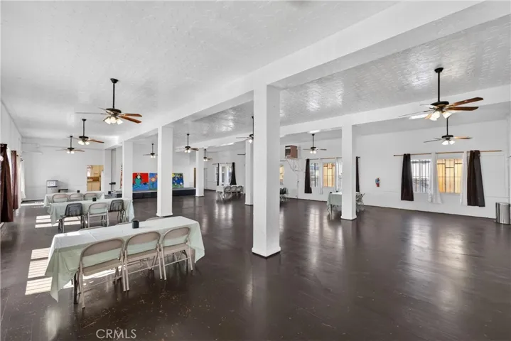 7101 Menlo, Los Angeles, California 90044