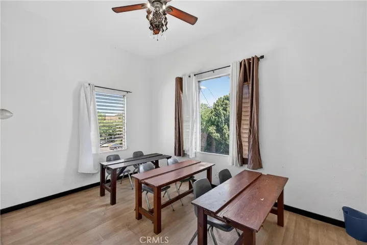 7101 Menlo, Los Angeles, California 90044