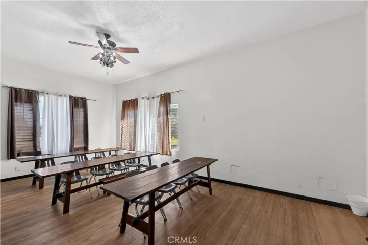 7101 Menlo, Los Angeles, California 90044