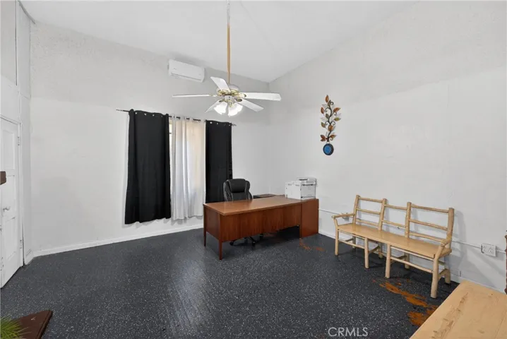 7101 Menlo, Los Angeles, California 90044