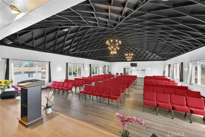 7101 Menlo, Los Angeles, California 90044