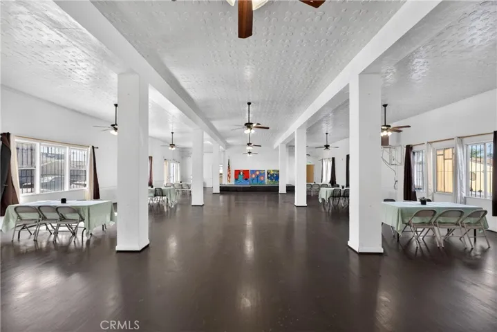 7101 Menlo, Los Angeles, California 90044