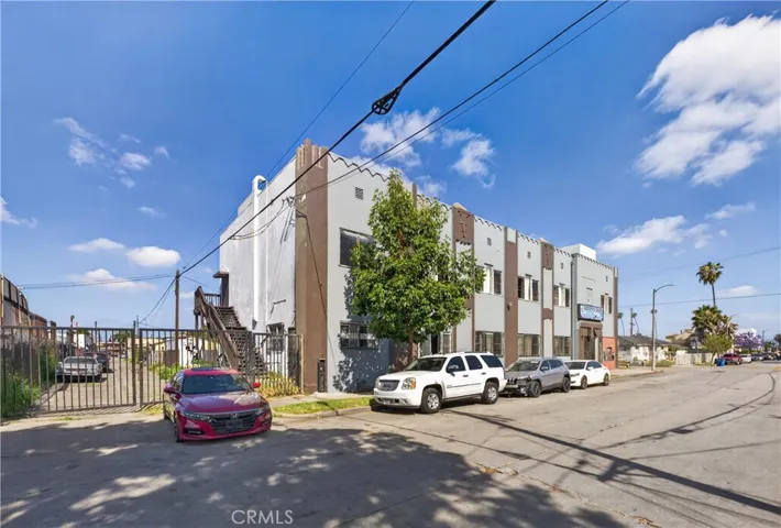 7101 Menlo, Los Angeles, California 90044