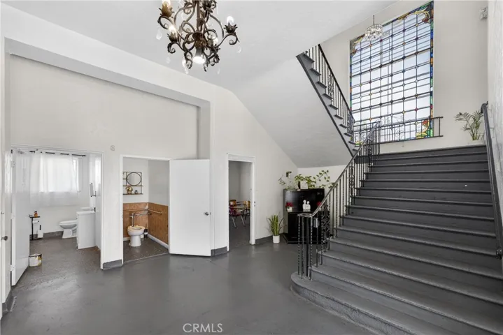 7101 Menlo, Los Angeles, California 90044