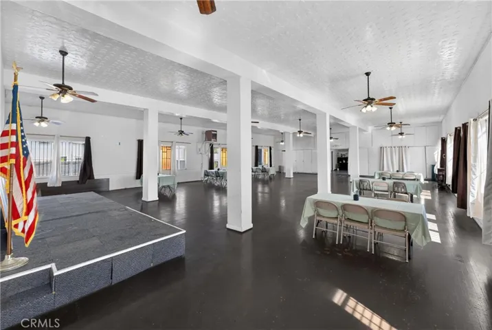 7101 Menlo, Los Angeles, California 90044