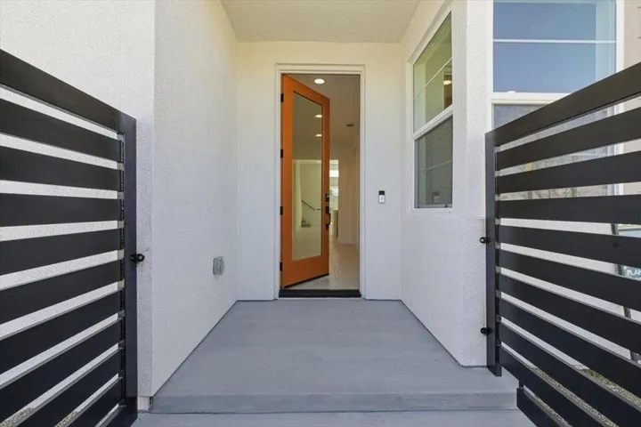 lot 11 entry