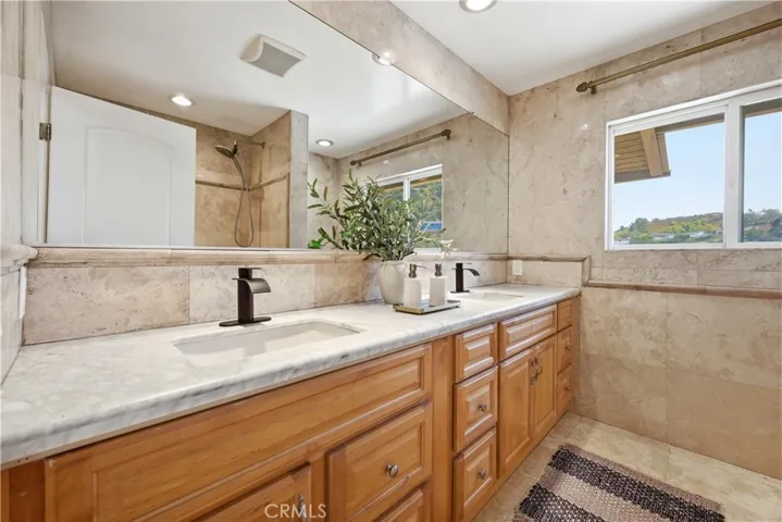 Bathroom 2: Marble and Natural Stone