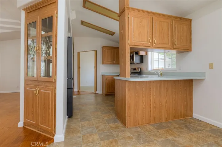 dining to kitchen