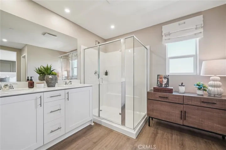 MODEL HOME