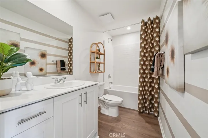 MODEL HOME