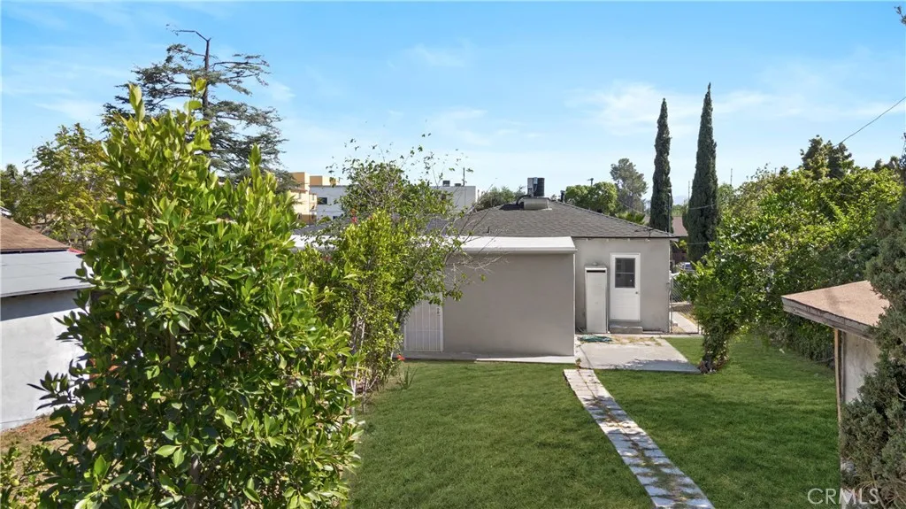 From the rear of the yard. (Grass has been iAI generated)