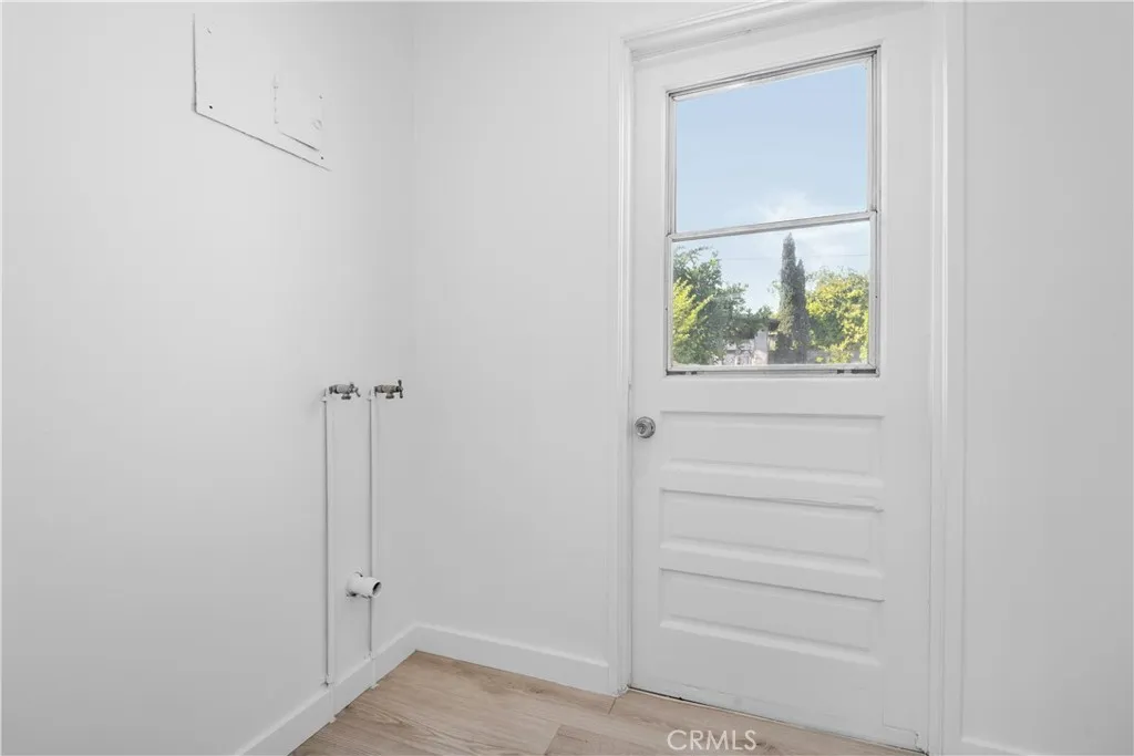 Utility room off kitchen