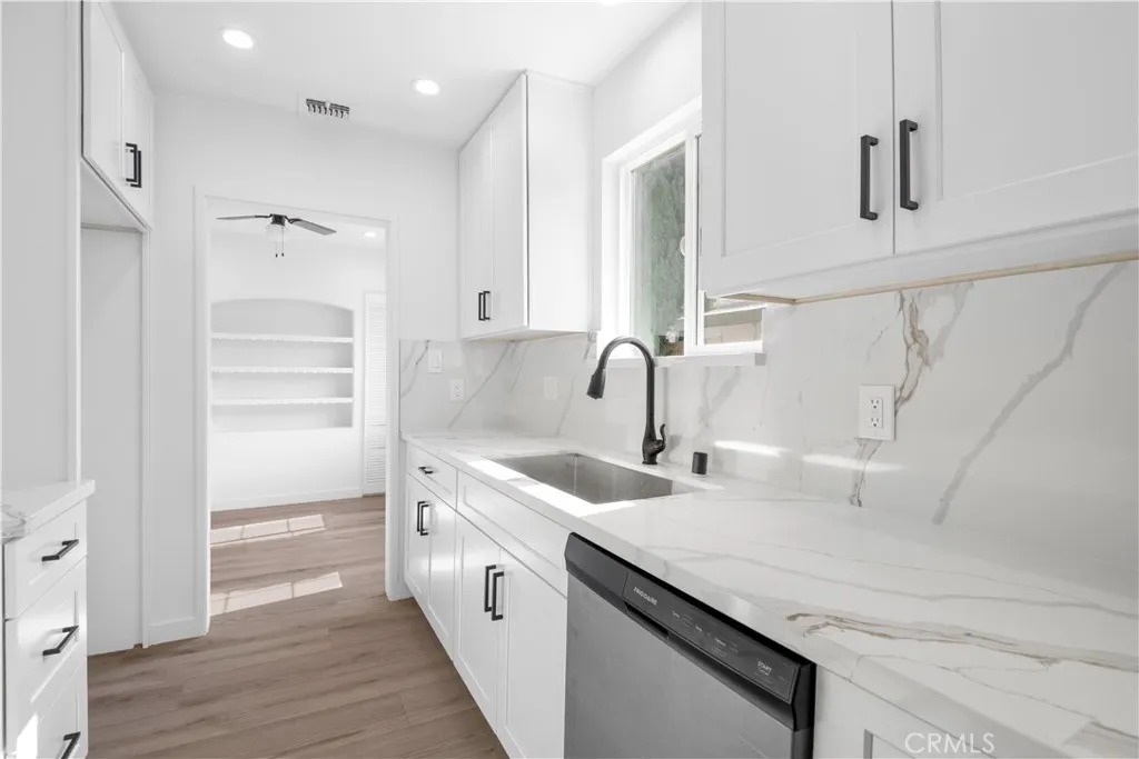Gorgeous remodeled kitchen!!