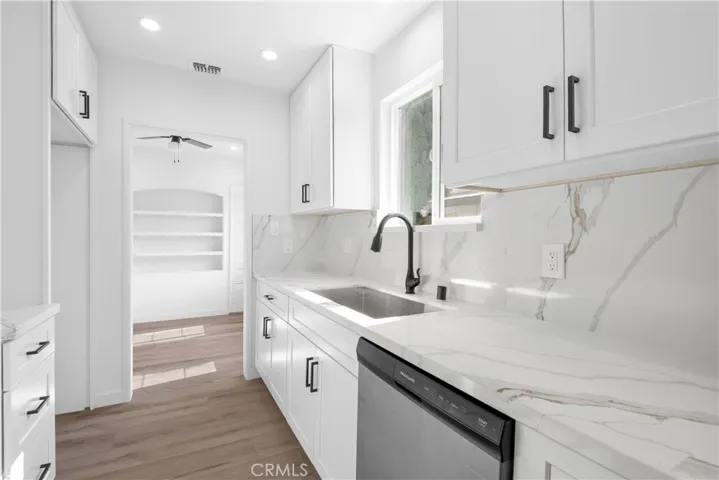 Gorgeous remodeled kitchen!!