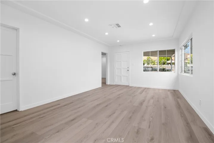 Livingroom facing east