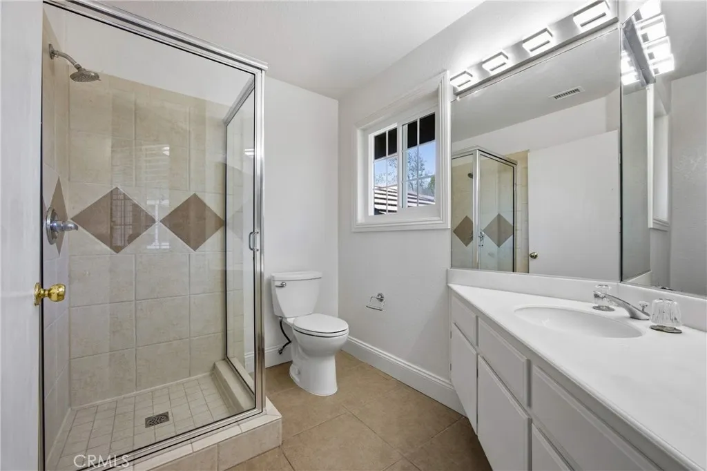 2nd En Suite Bathroom.