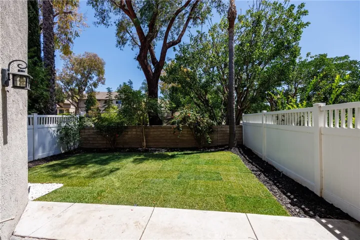 Large and Private Back Yard.