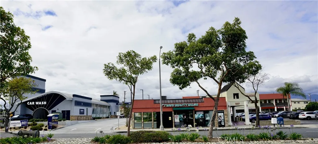 Front Building – Adjacent to Mister Express Car Wash