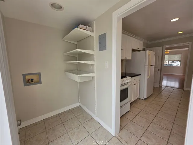 Panty/laundry room