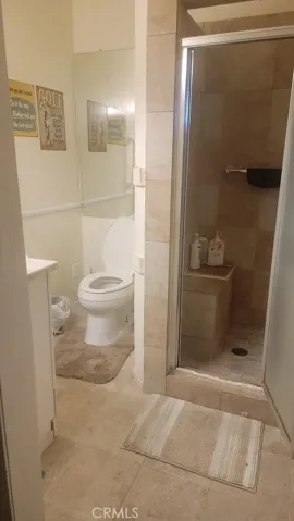 Master Bedroom Bathroom w walk-in Shower