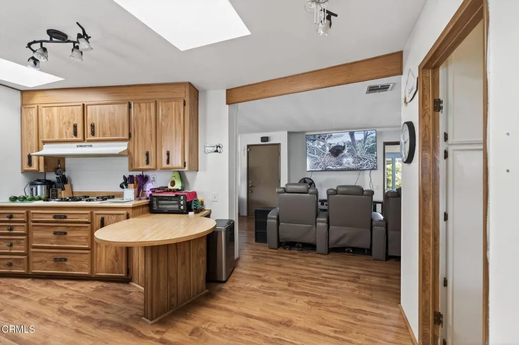 19-web-or-mls-UpmarketMedia-81Poi-086