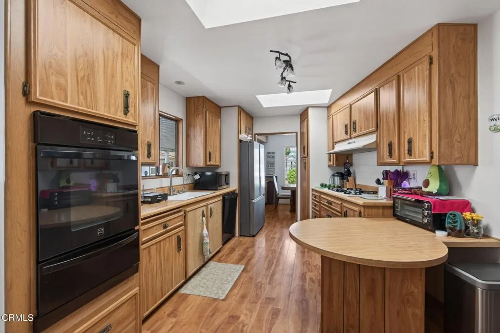 18-web-or-mls-UpmarketMedia-81Poi-082