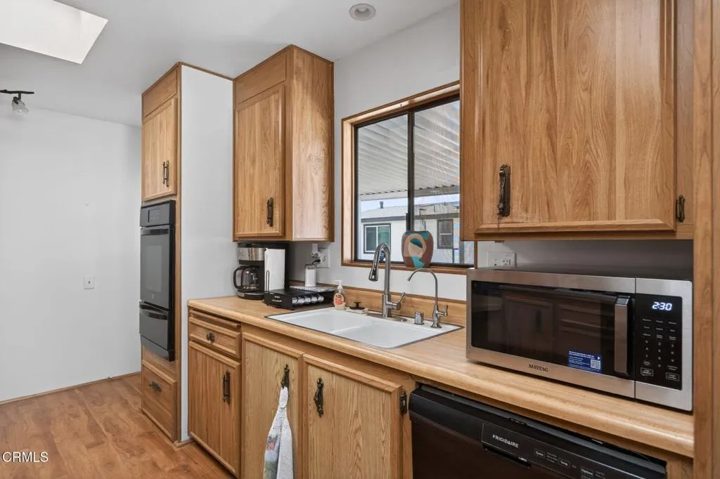 16-web-or-mls-UpmarketMedia-81Poi-076