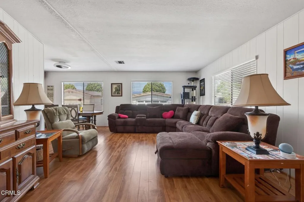 10-web-or-mls-UpmarketMedia-81Poi-060