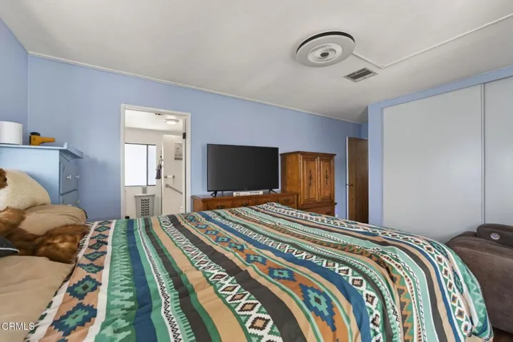 23-web-or-mls-UpmarketMedia-81Poi-023