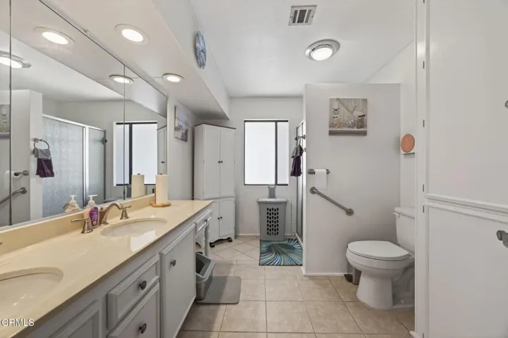 25-web-or-mls-UpmarketMedia-81Poi-030