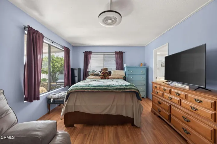 24-web-or-mls-UpmarketMedia-81Poi-025