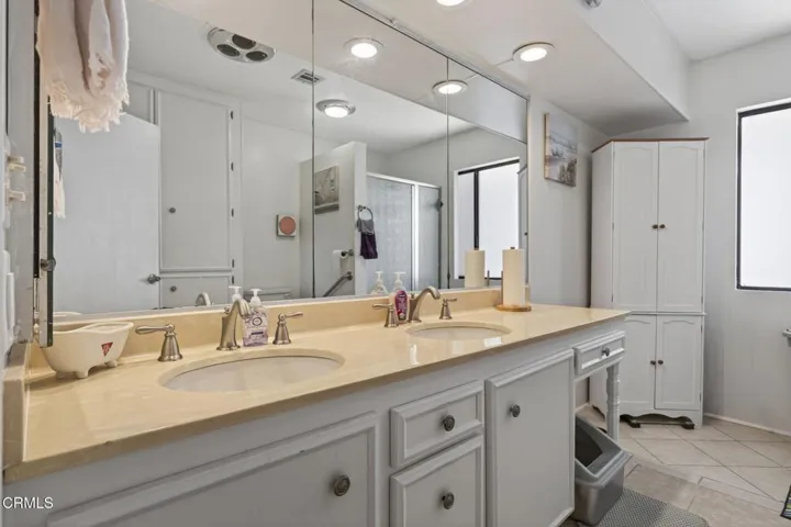 26-web-or-mls-UpmarketMedia-81Poi-032