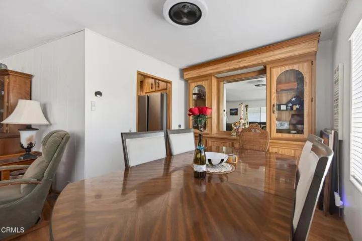 12-web-or-mls-UpmarketMedia-81Poi-064