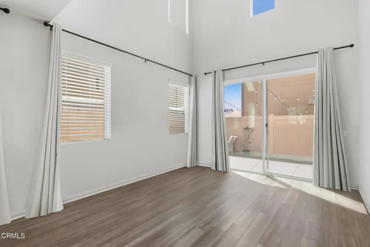 03-Living Room