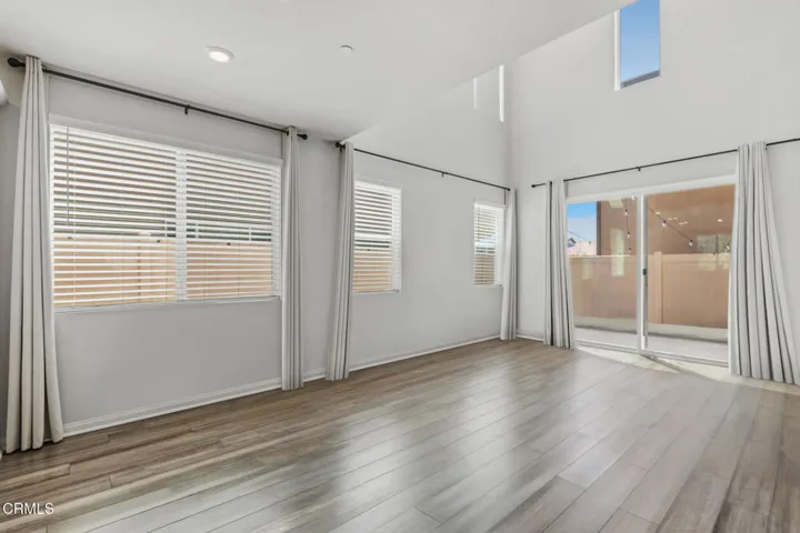 06-Dining - Living Room
