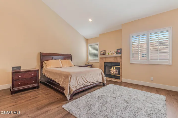 5200 White Oak Pl 30 Los-large-020-025-W