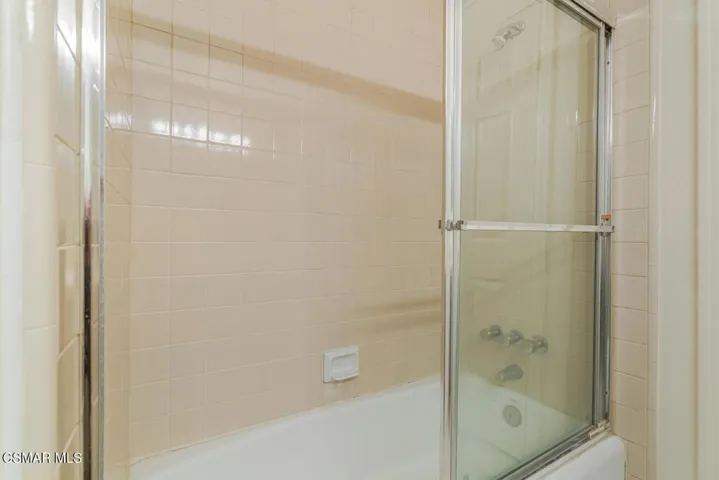 5200 White Oak Pl 30 Los-large-019-003-W