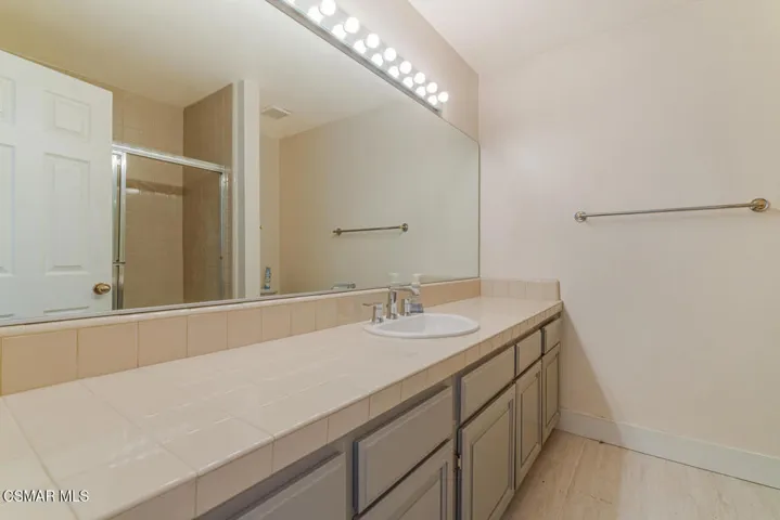 5200 White Oak Pl 30 Los-large-018-024-W