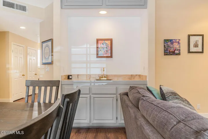 5200 White Oak Pl 30 Los-large-014-011-W