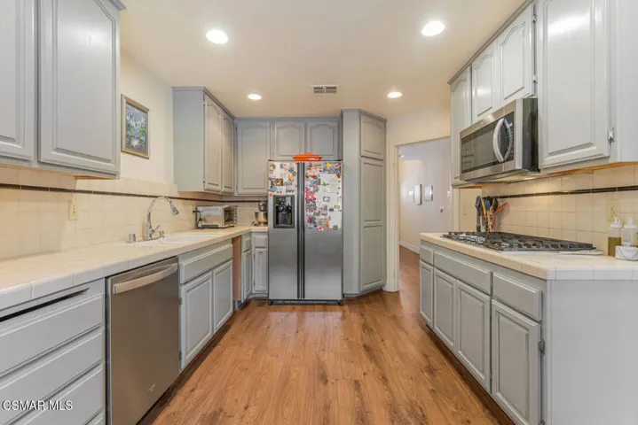 5200 White Oak Pl 30 Los-large-007-020-W