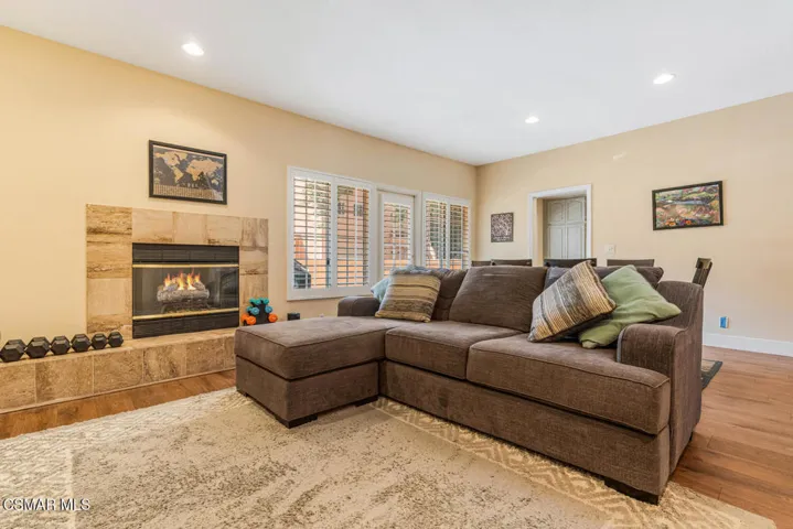 5200 White Oak Pl 30 Los-large-013-021-W