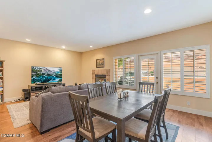5200 White Oak Pl 30 Los-large-010-010-W