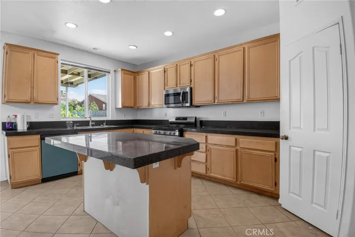13878 Chestnut, Victorville, California 92392