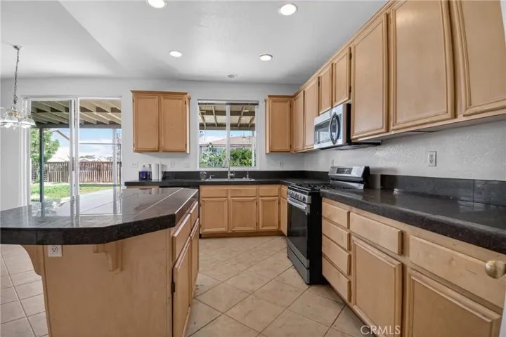 13878 Chestnut, Victorville, California 92392