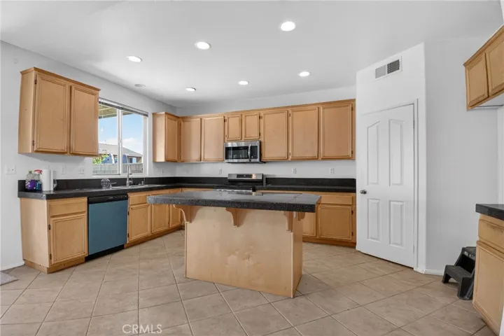 13878 Chestnut, Victorville, California 92392
