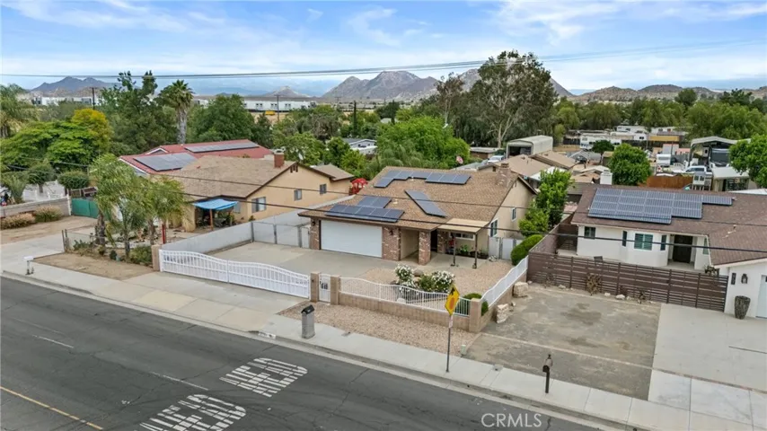 2761 Redlands, Perris, California 92571